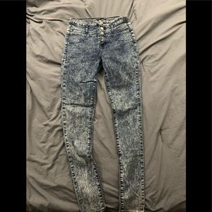 Acid washed skinny jeans